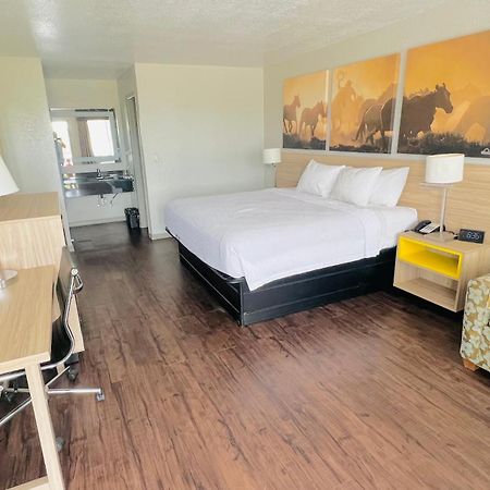 Days Inn & Suites By Wyndham - Canton First Monday Trade Days Luaran gambar