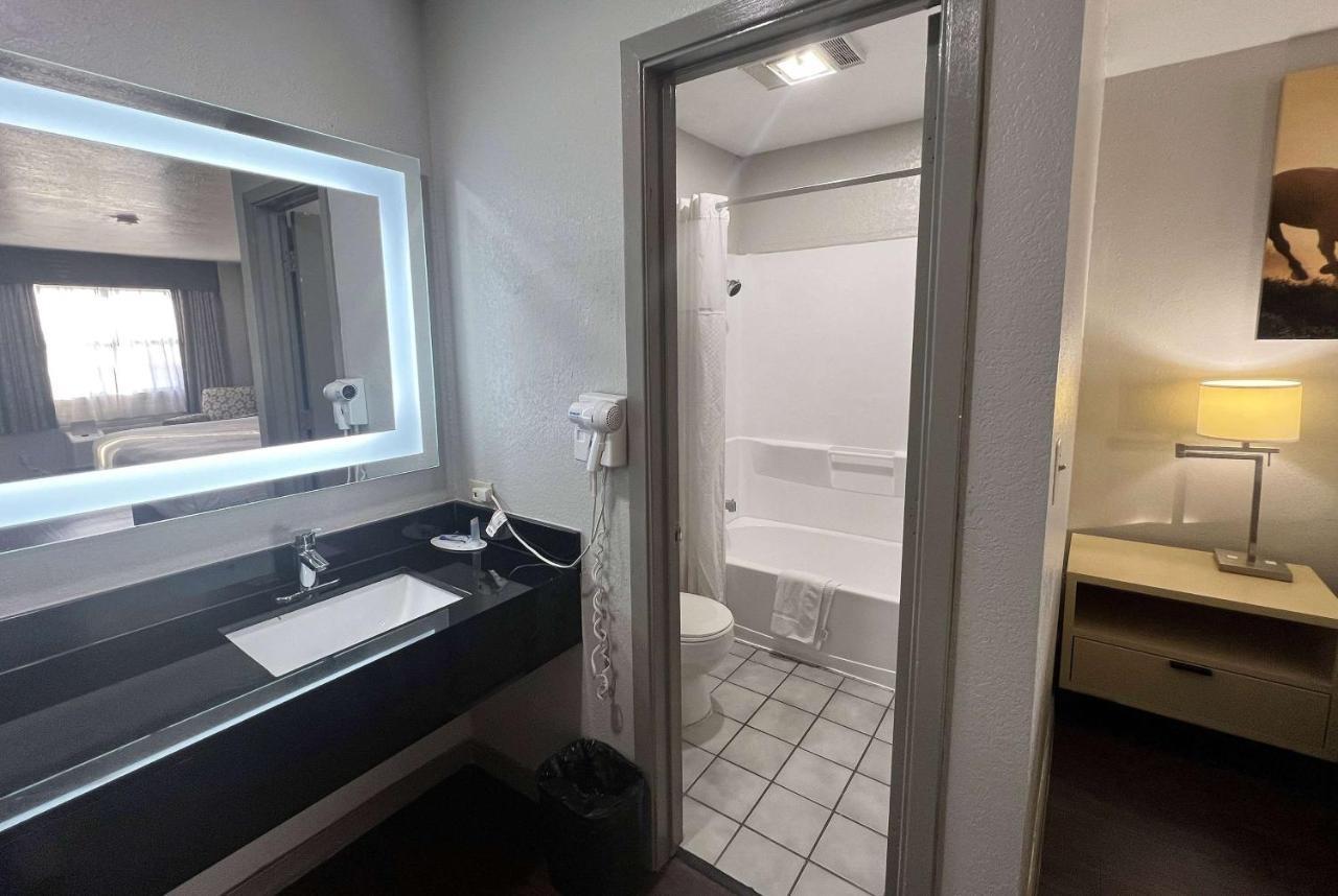 Days Inn & Suites By Wyndham - Canton First Monday Trade Days Luaran gambar
