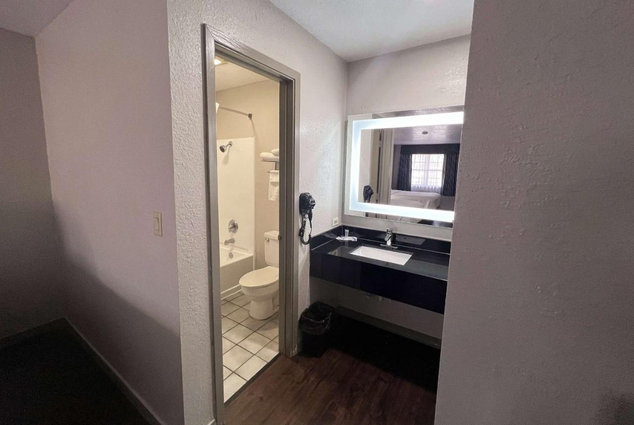 Days Inn & Suites By Wyndham - Canton First Monday Trade Days Luaran gambar