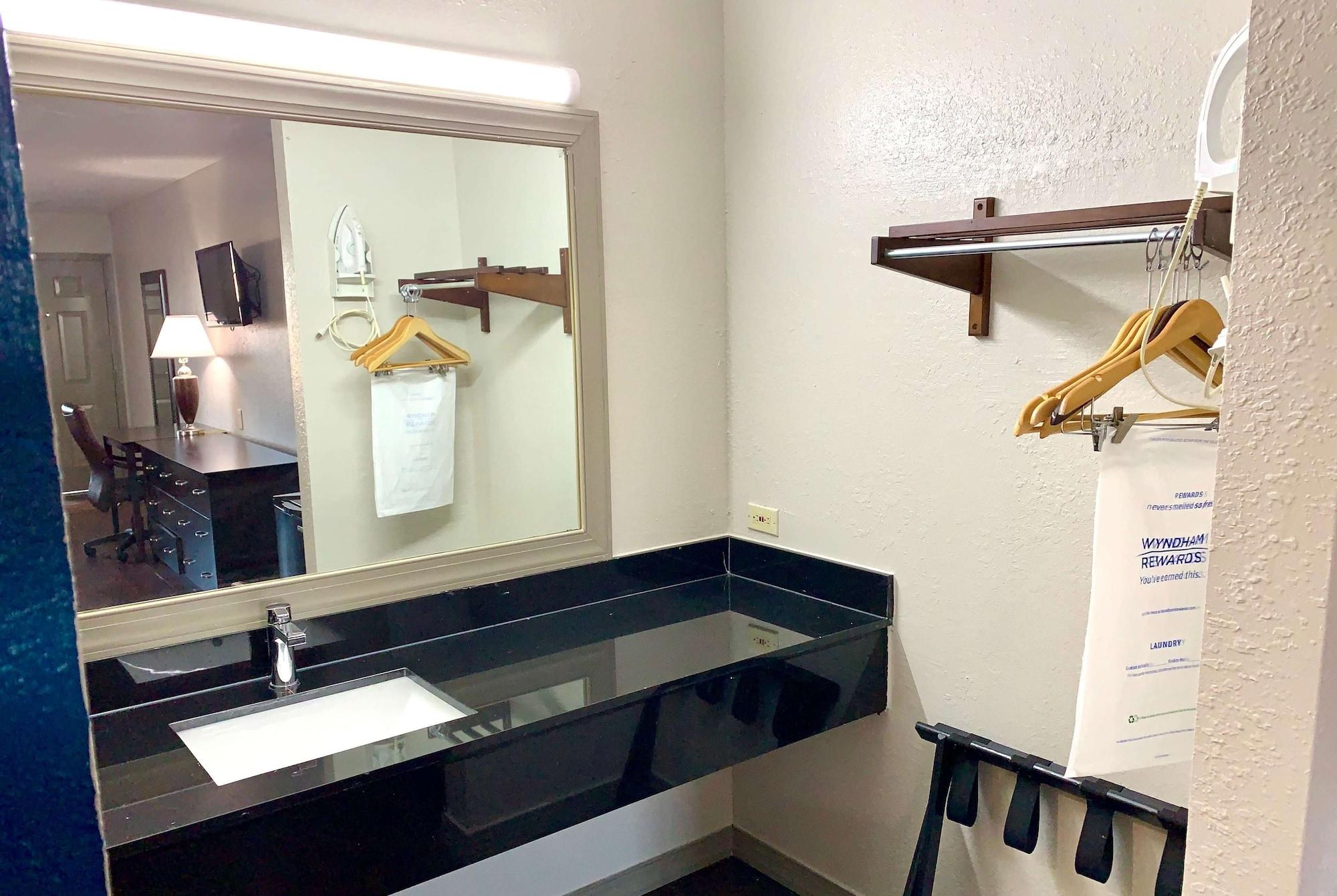 Days Inn & Suites By Wyndham - Canton First Monday Trade Days Luaran gambar