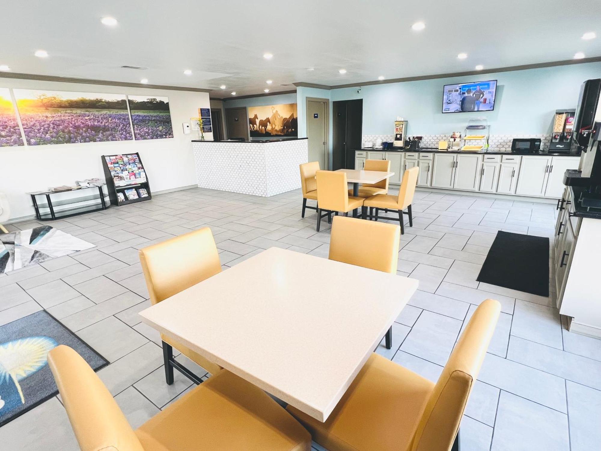 Days Inn & Suites By Wyndham - Canton First Monday Trade Days Luaran gambar